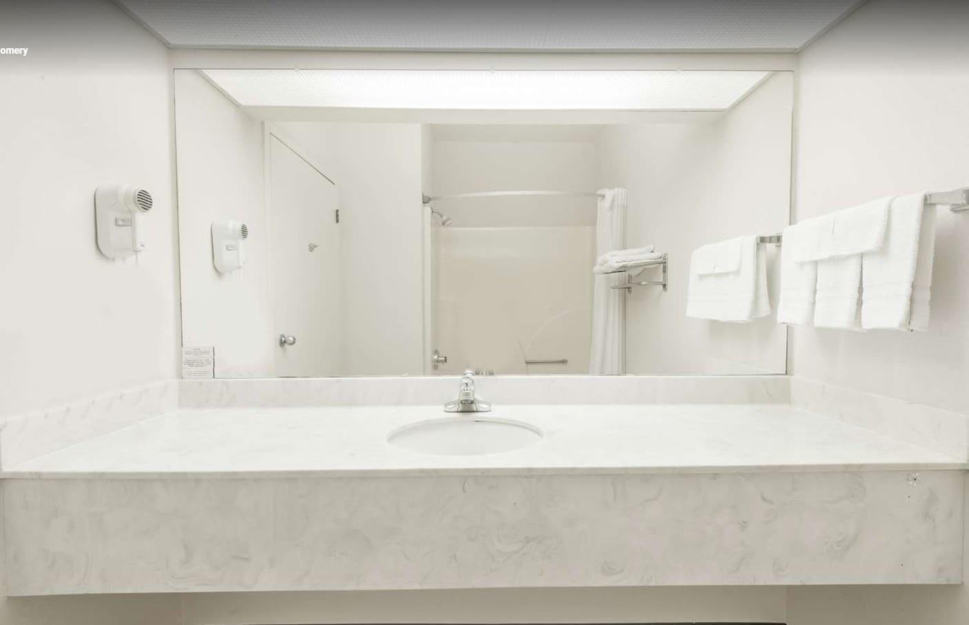 Days Inn By Wyndham Montgomery Buitenkant foto
