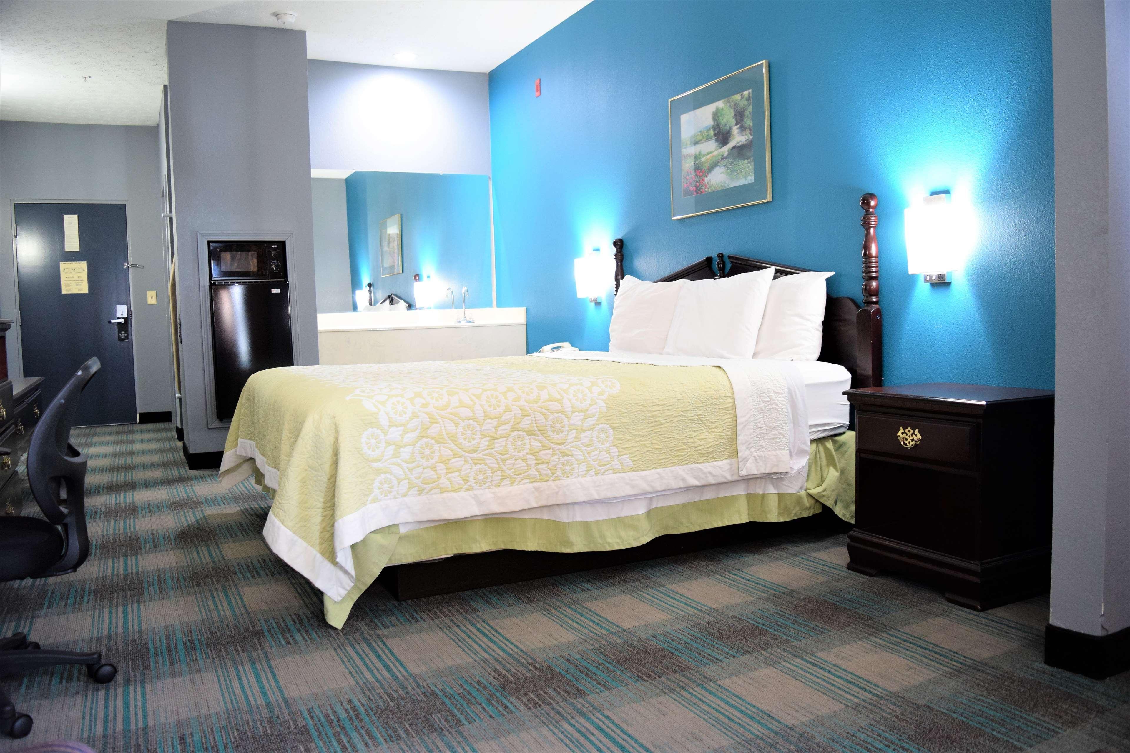 Days Inn By Wyndham Montgomery Buitenkant foto
