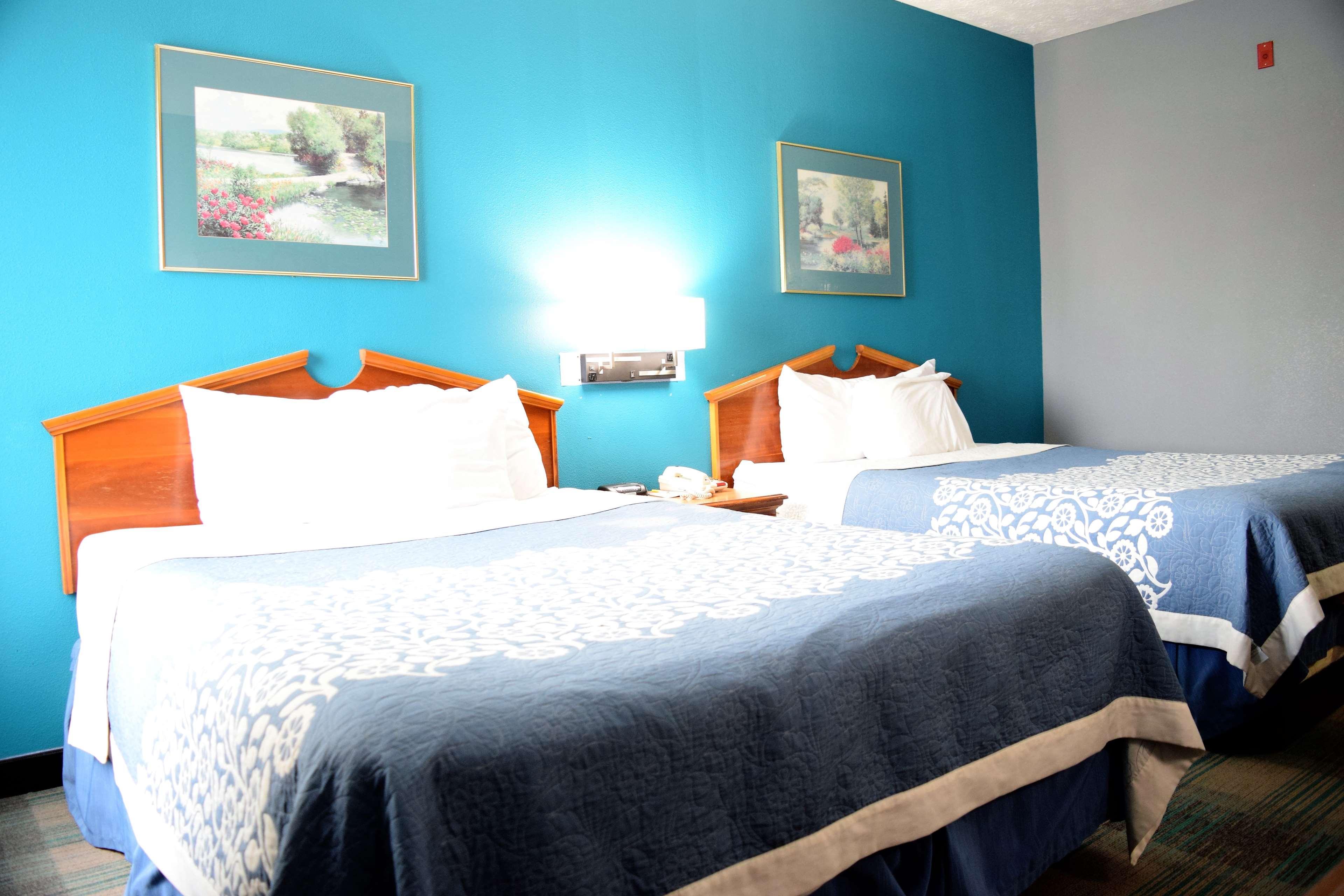 Days Inn By Wyndham Montgomery Buitenkant foto