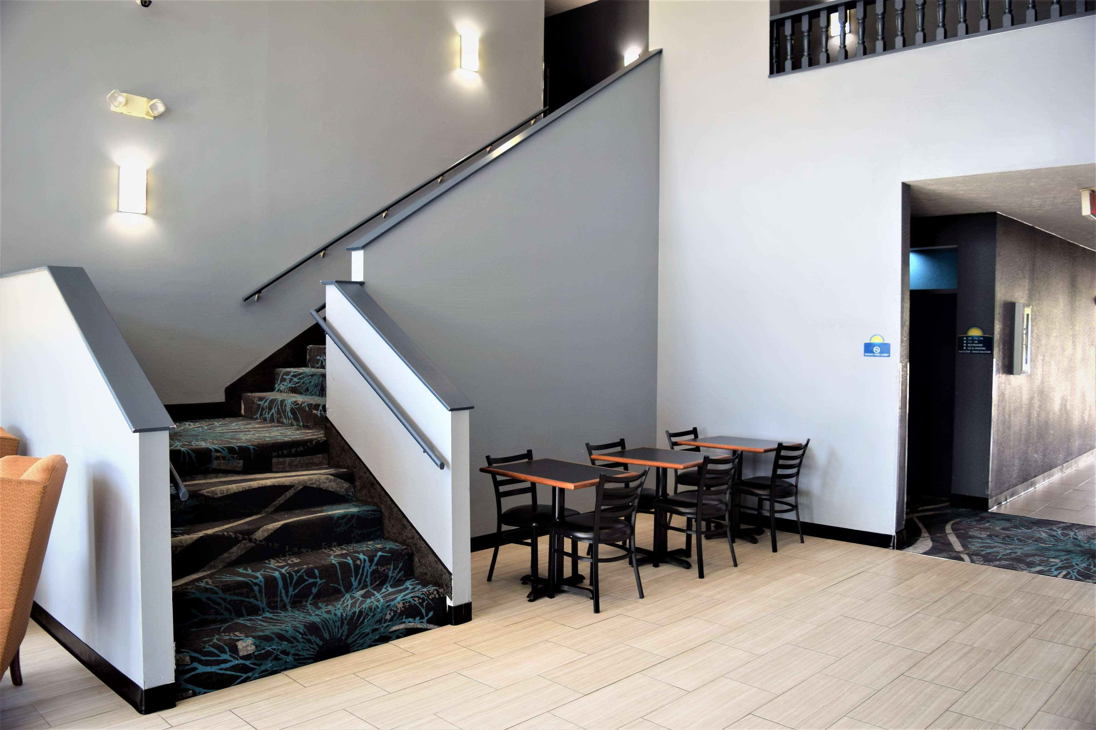 Days Inn By Wyndham Montgomery Buitenkant foto