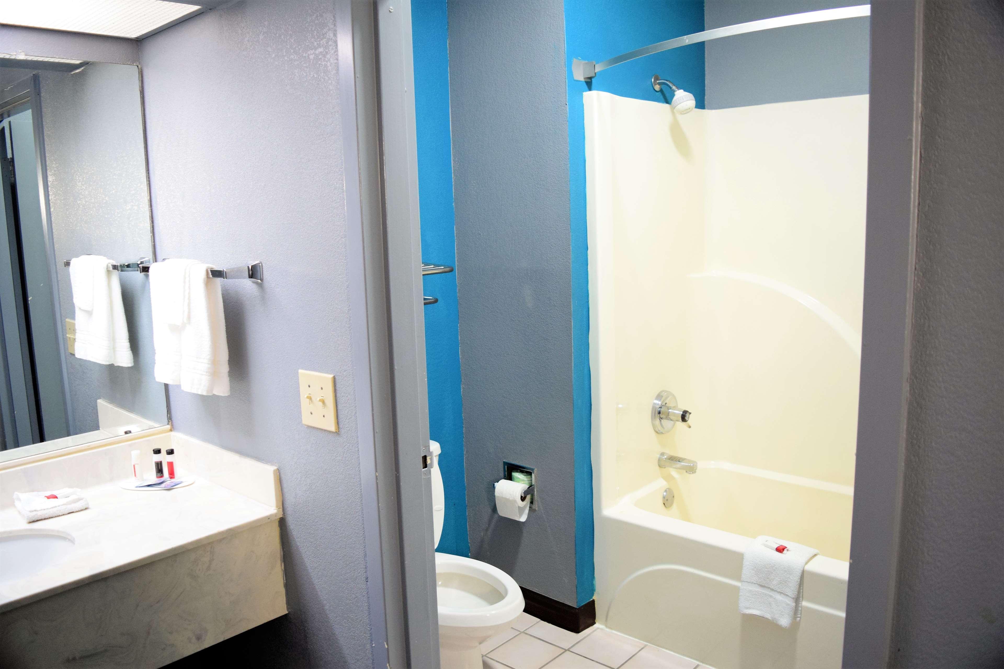 Days Inn By Wyndham Montgomery Buitenkant foto