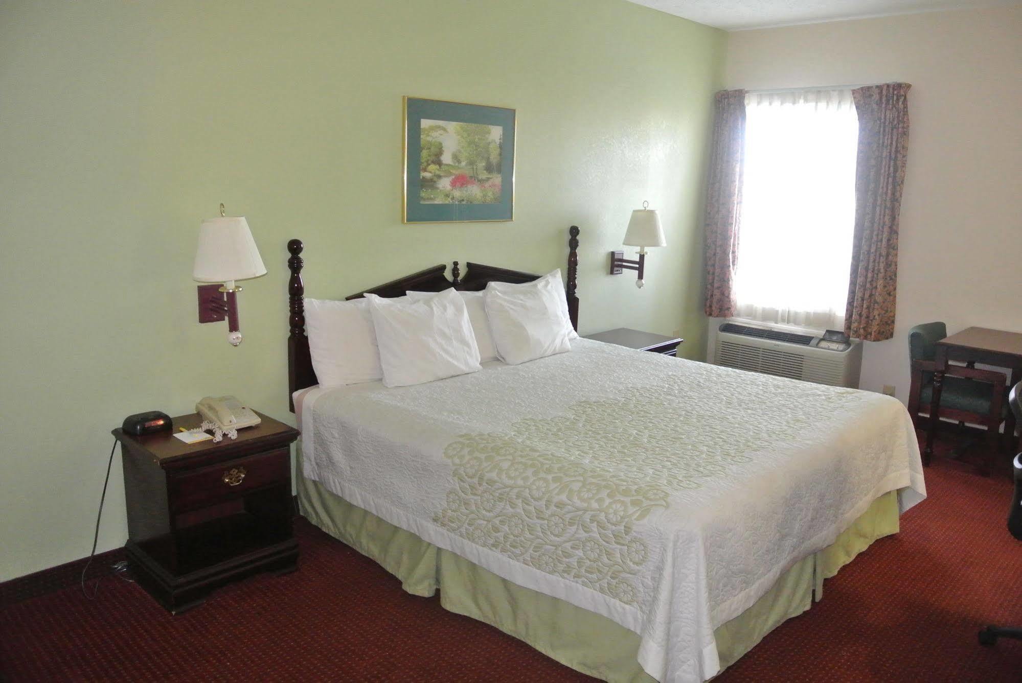 Days Inn By Wyndham Montgomery Buitenkant foto