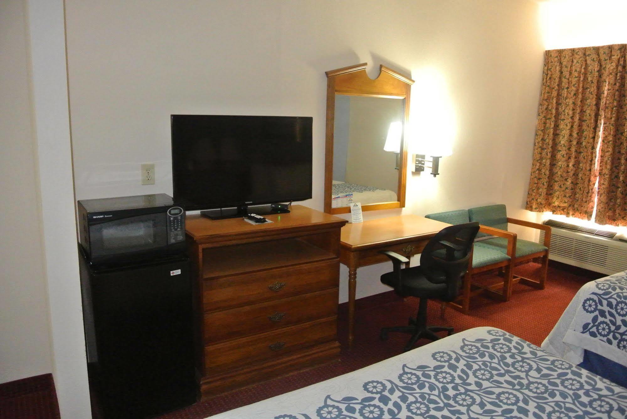 Days Inn By Wyndham Montgomery Buitenkant foto