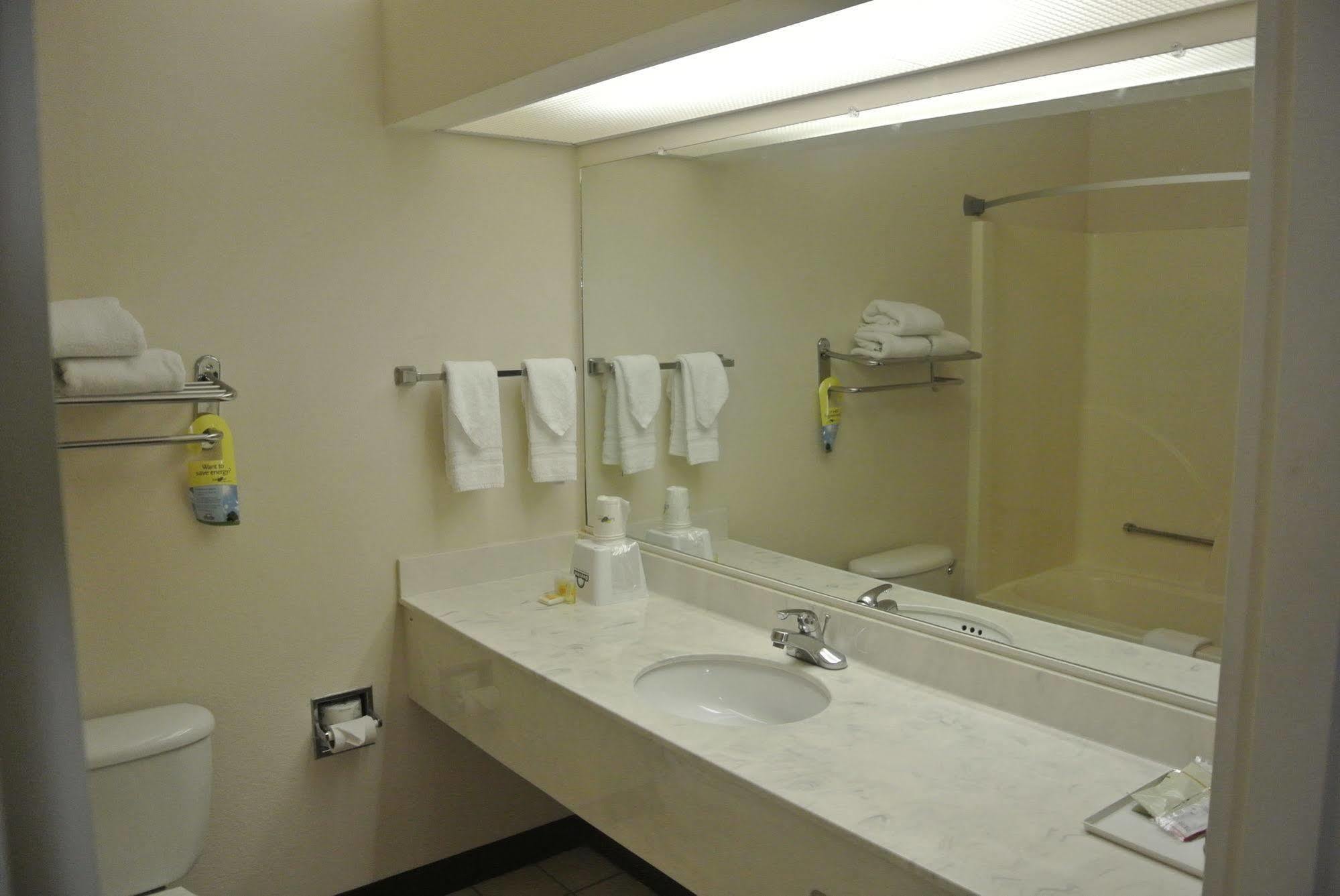 Days Inn By Wyndham Montgomery Buitenkant foto