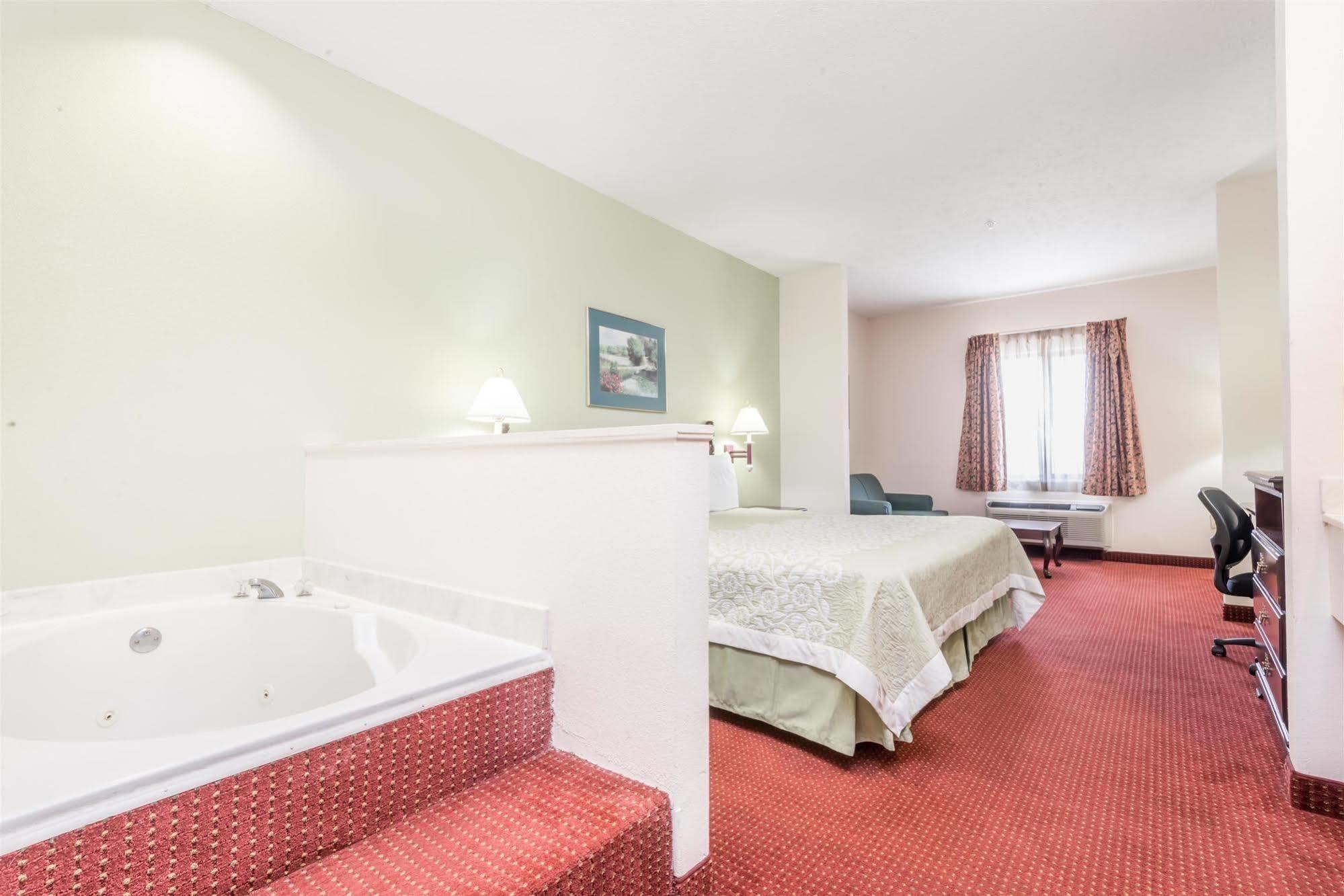 Days Inn By Wyndham Montgomery Buitenkant foto
