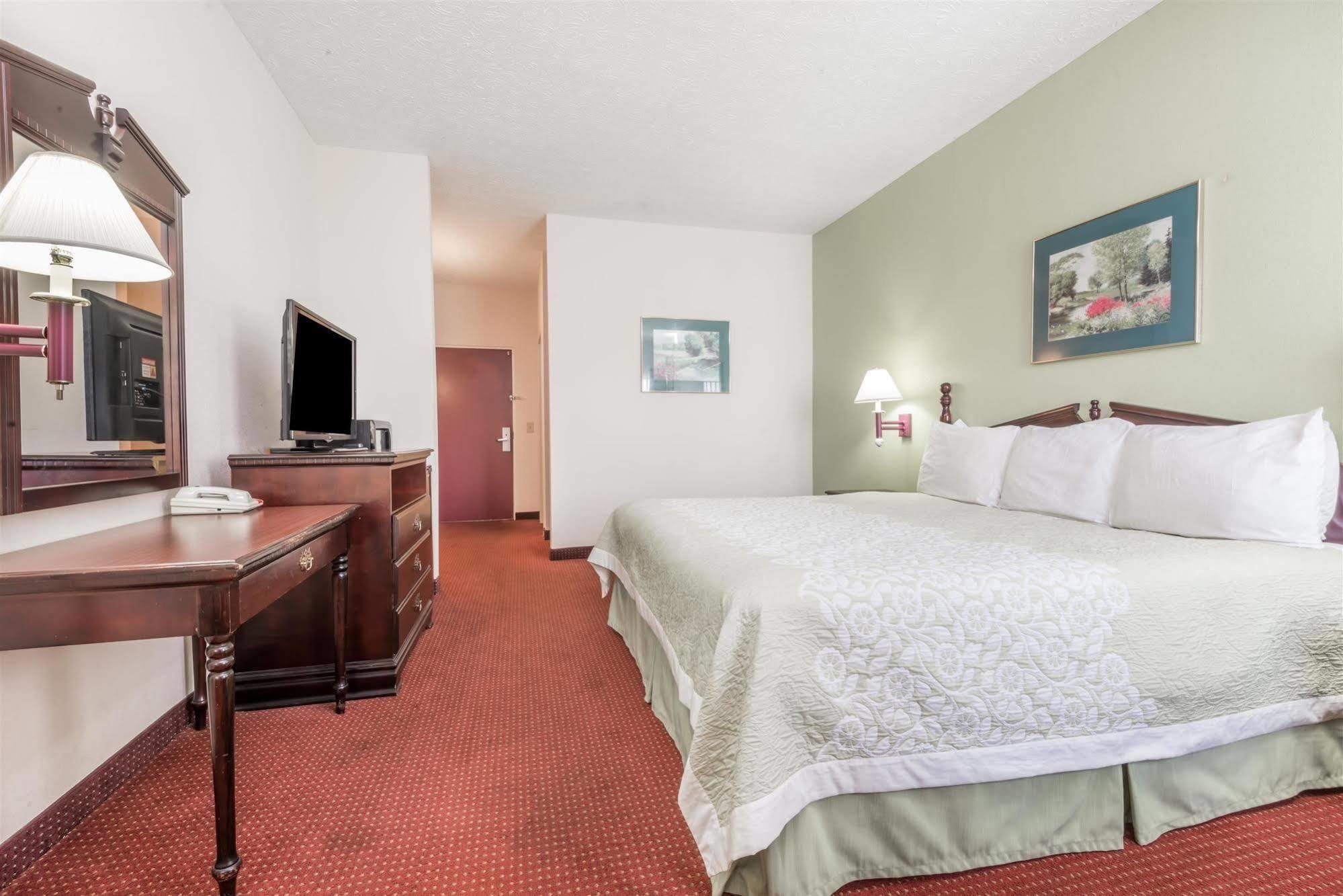 Days Inn By Wyndham Montgomery Buitenkant foto