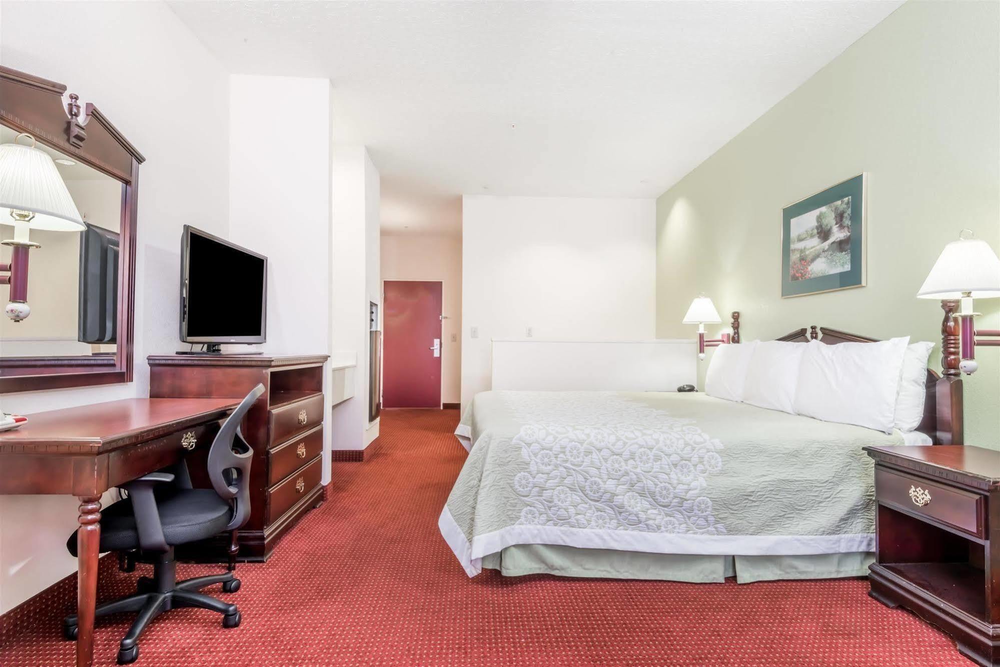 Days Inn By Wyndham Montgomery Buitenkant foto