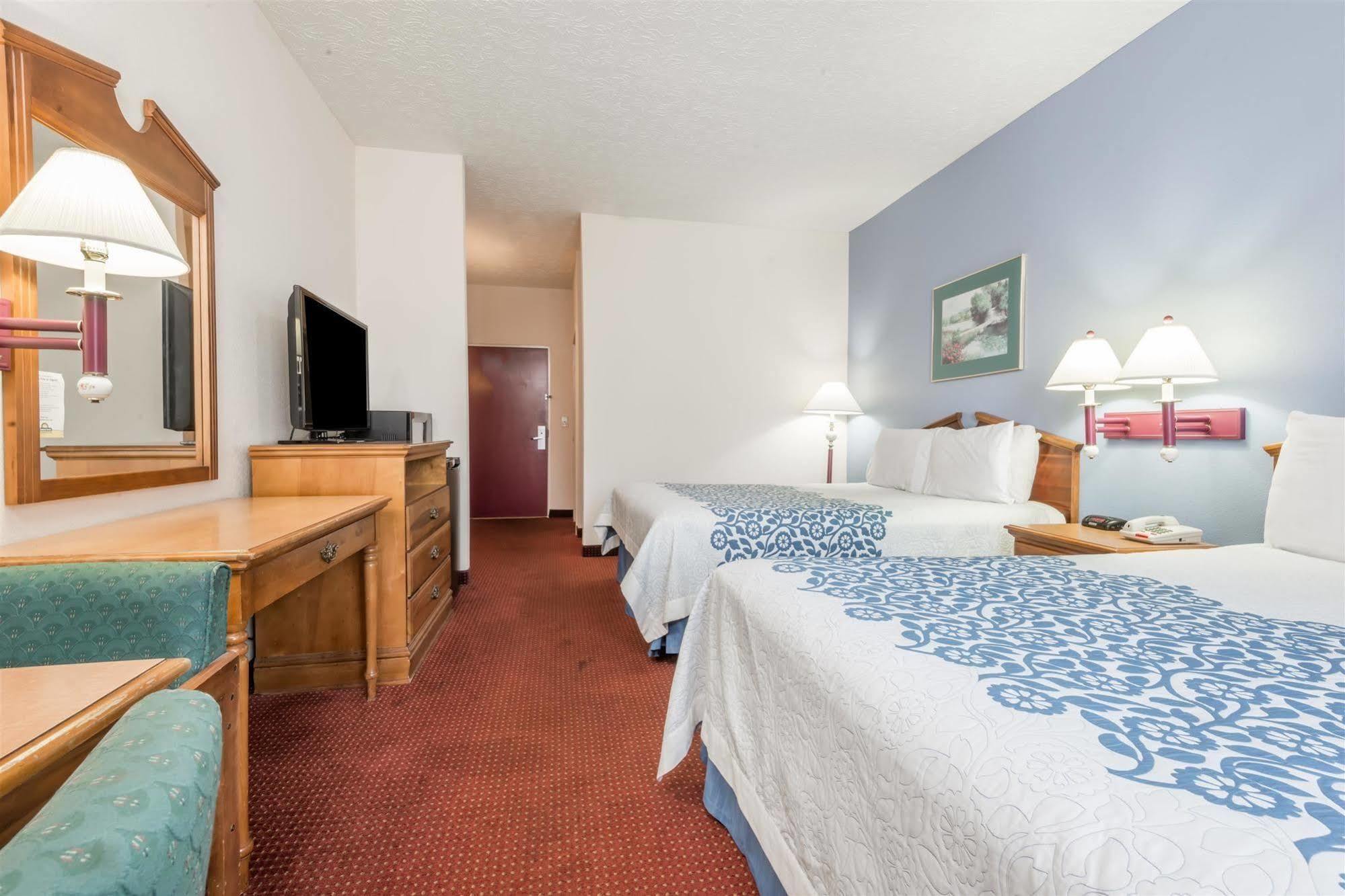 Days Inn By Wyndham Montgomery Buitenkant foto
