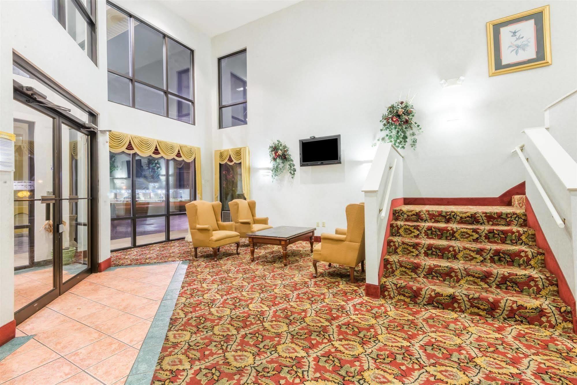 Days Inn By Wyndham Montgomery Buitenkant foto