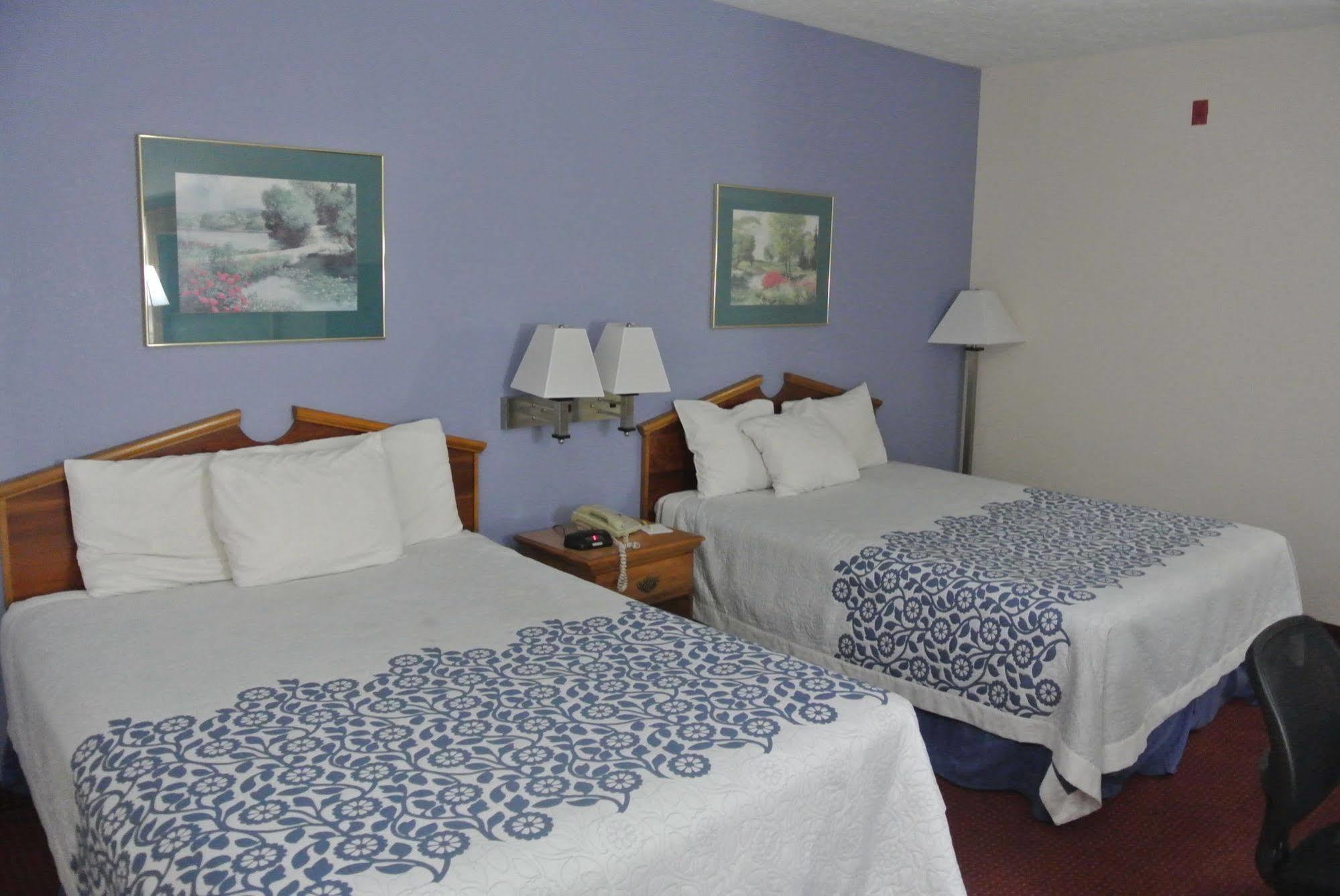 Days Inn By Wyndham Montgomery Buitenkant foto