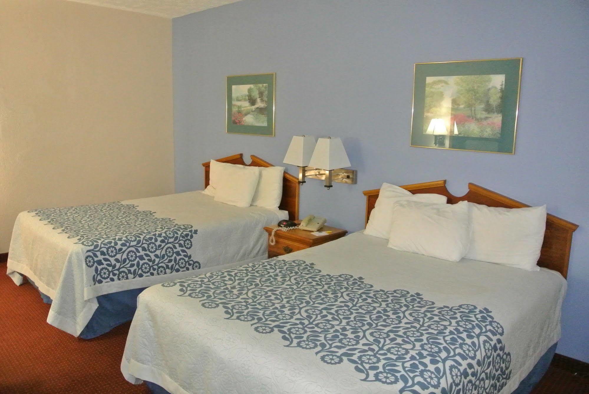 Days Inn By Wyndham Montgomery Buitenkant foto