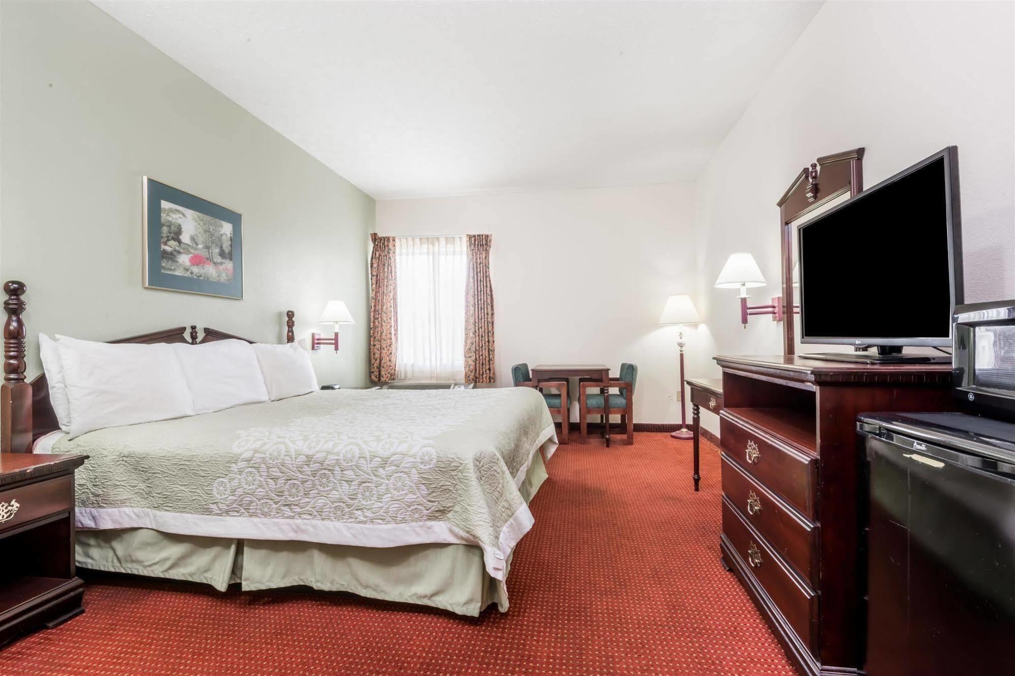 Days Inn By Wyndham Montgomery Buitenkant foto