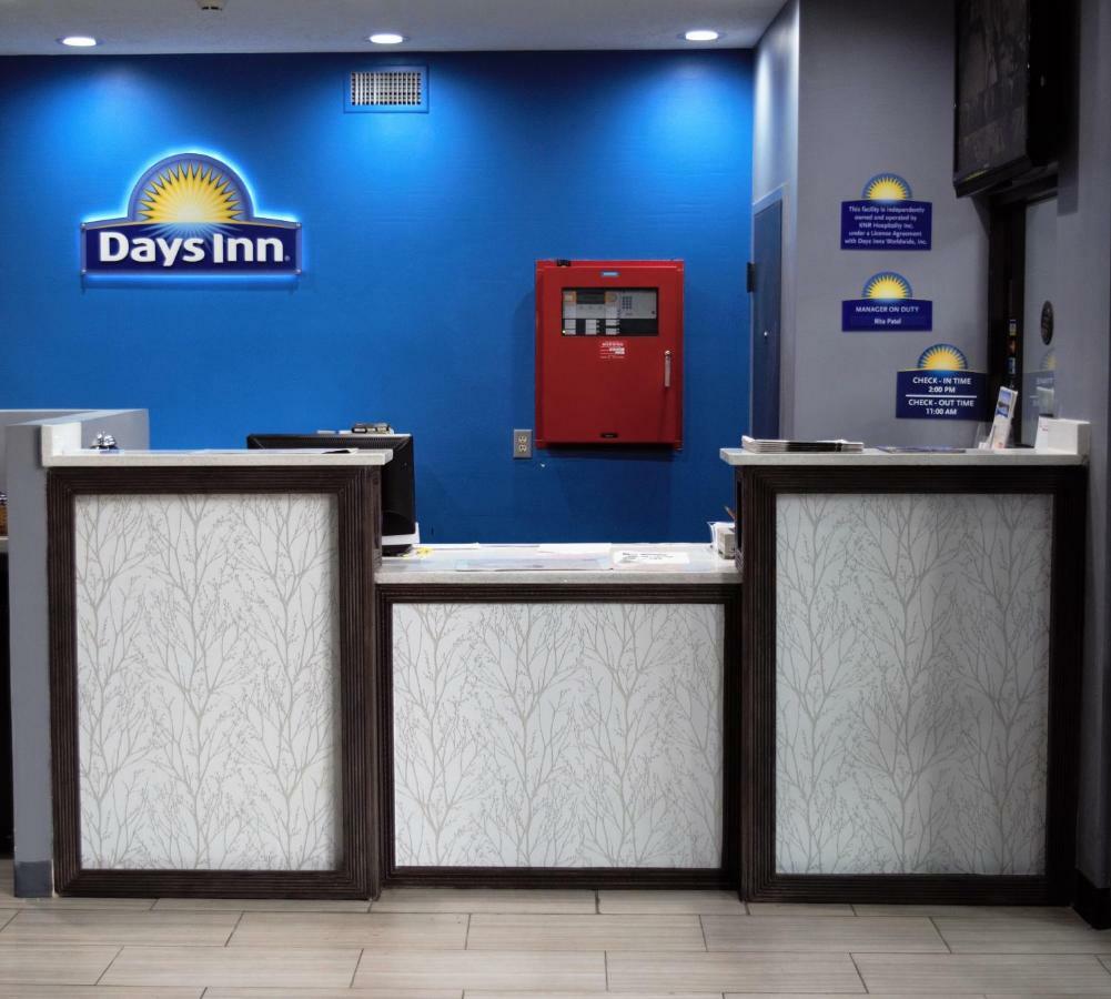 Days Inn By Wyndham Montgomery Buitenkant foto