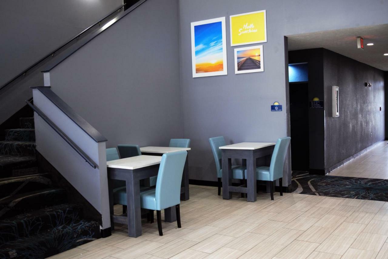Days Inn By Wyndham Montgomery Buitenkant foto